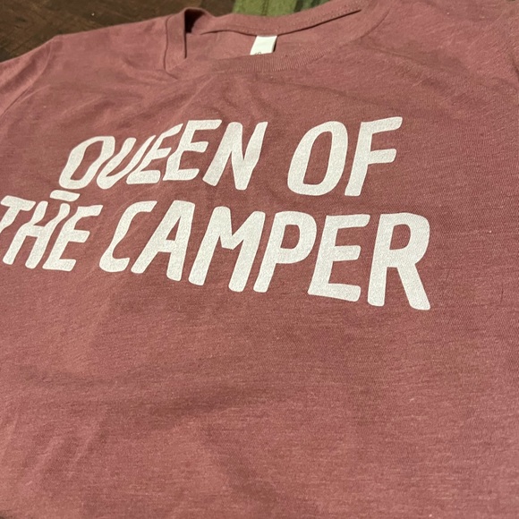 Queen of the Camper T-Shirt - Picture 2 of 3